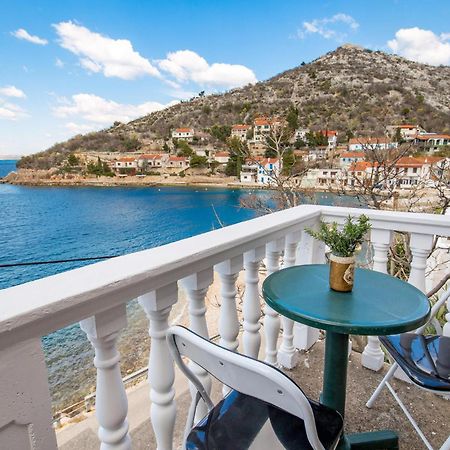 Cozy Apartment In Starigrad With House Sea View Екстериор снимка