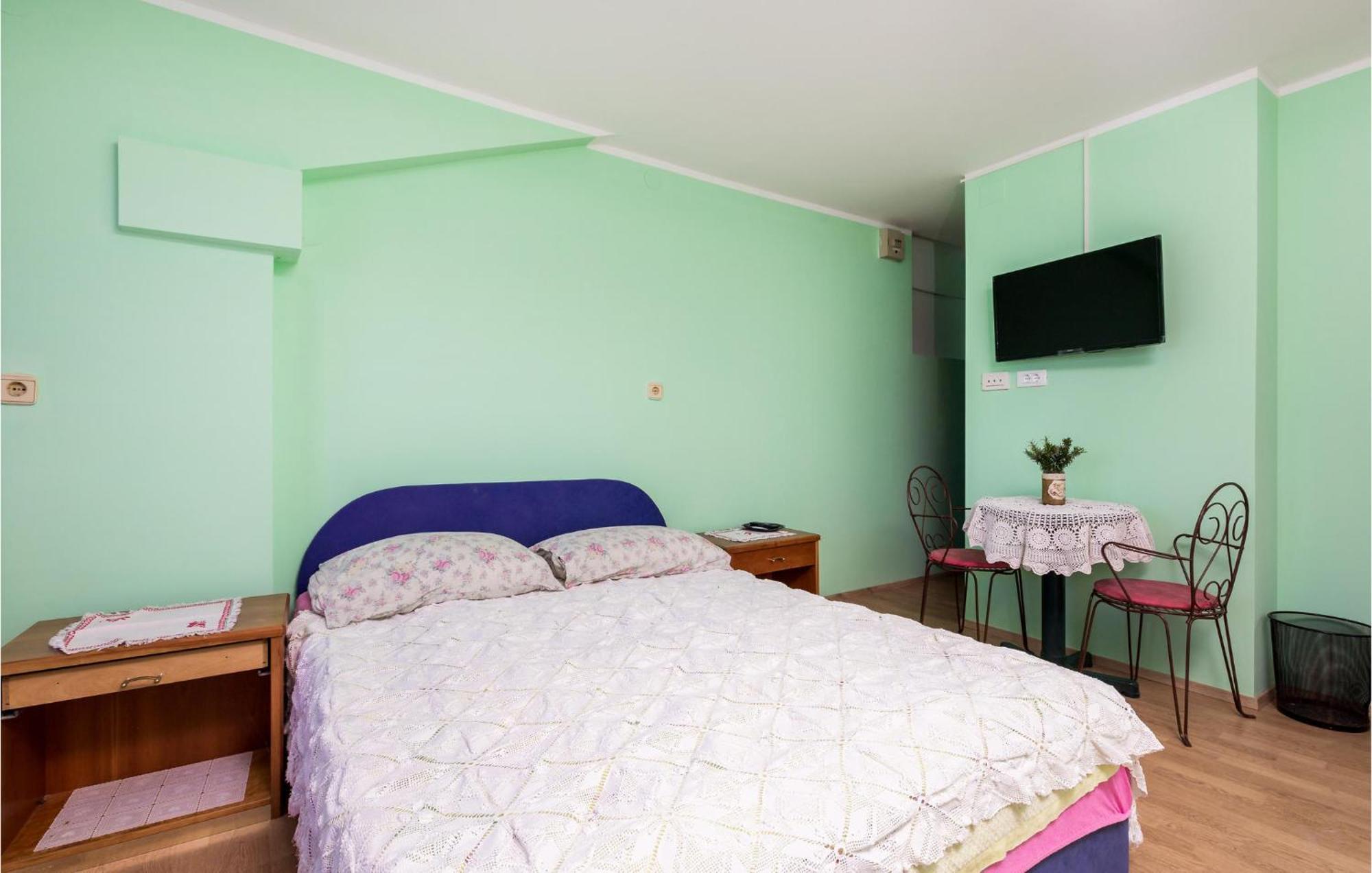 Cozy Apartment In Starigrad With House Sea View Екстериор снимка