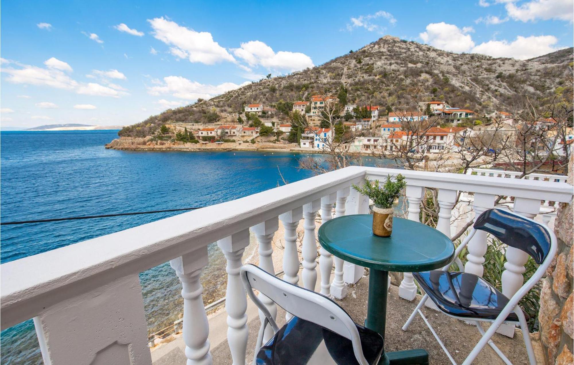 Cozy Apartment In Starigrad With House Sea View Екстериор снимка